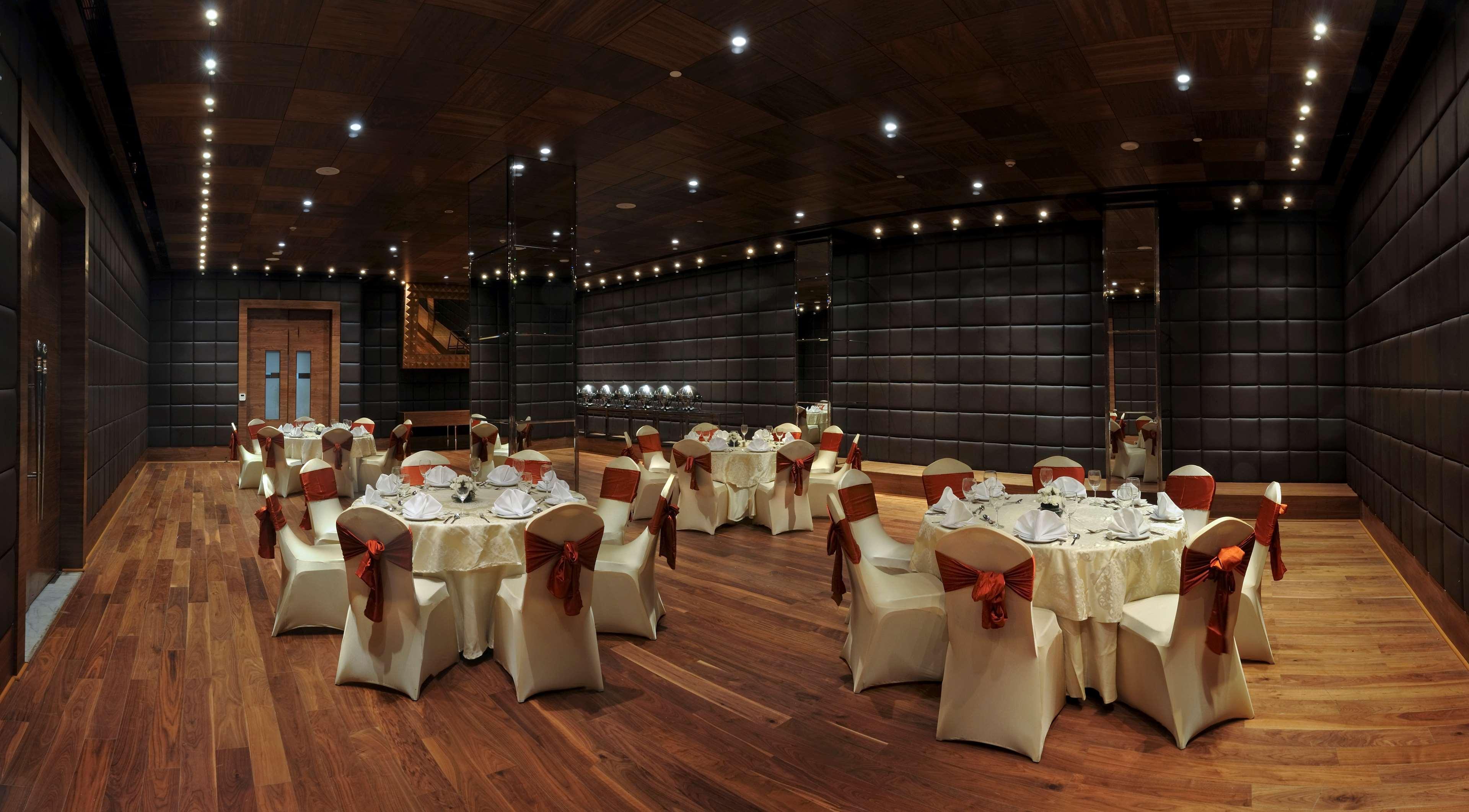 Radisson Blu Hotel New Delhi Paschim Vihar Restaurante foto